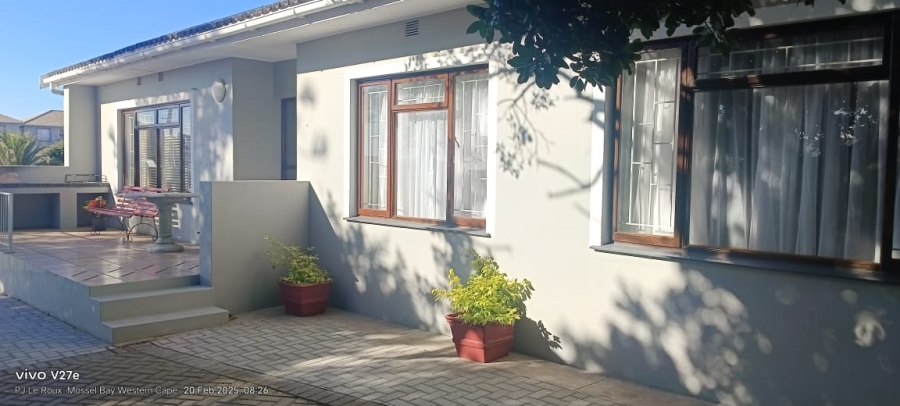 5 Bedroom Property for Sale in Hartenbos Central Western Cape